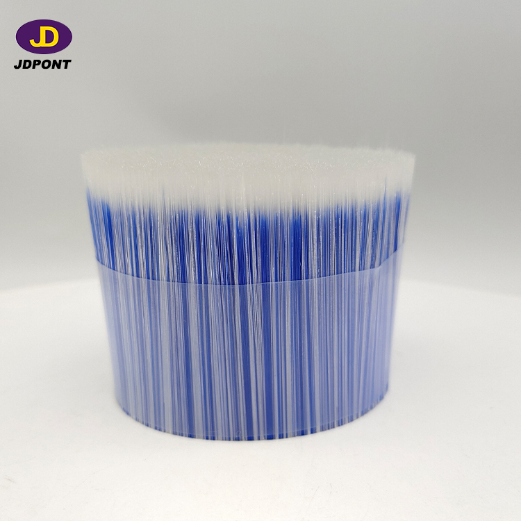 Mezcla de filamento hueco blanco y azul.